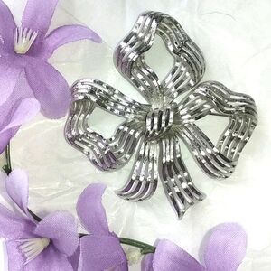 MONET OPENWORK BOW PIN BROOCH - SILVERTONE 3" HIGH